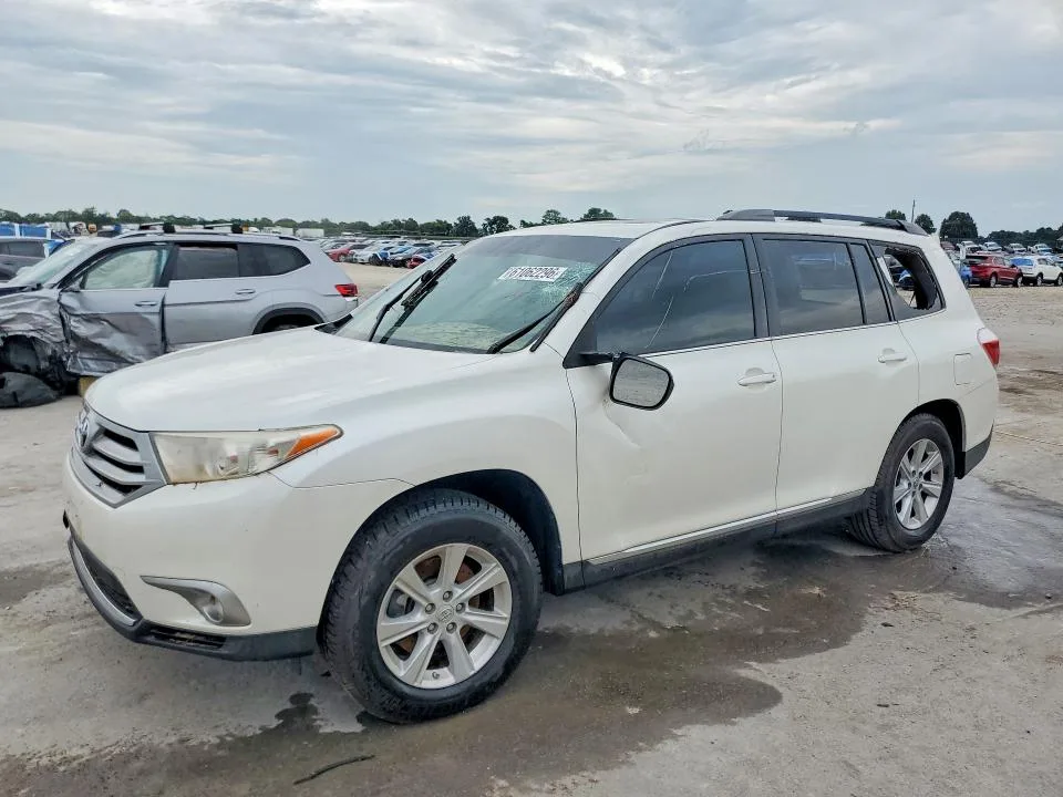 5TDBK3EH4DS264277 — 2013 TOYOTA HIGHLANDER