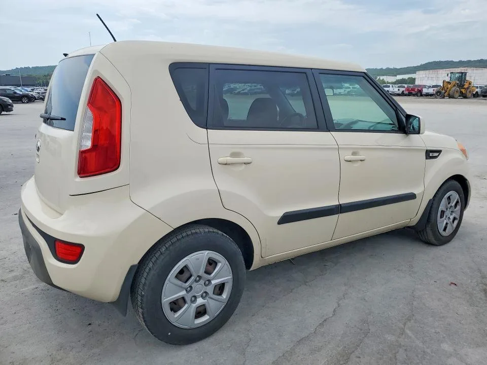 KNDJT2A57D7768069 — 2013 KIA SOUL photo 3
