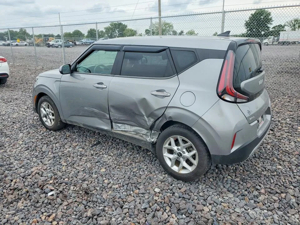 KNDJ23AU7P7876860 — 2023 KIA SOUL photo 2