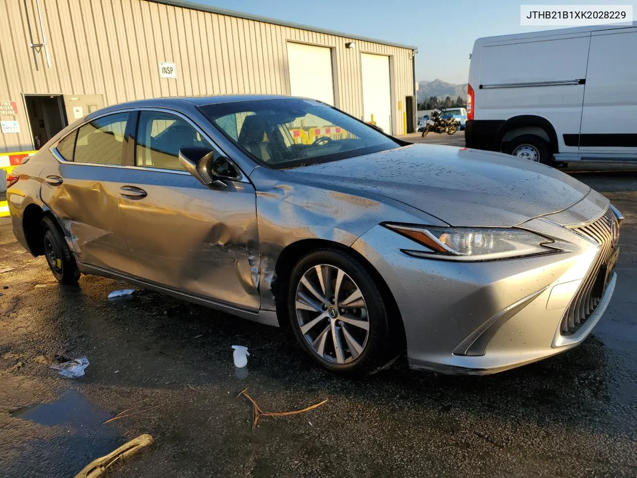 Photo 5 of vehicle VIN JTHB21B1XK2028229