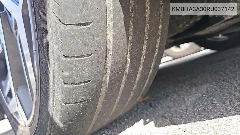 Photo 22 of vehicle VIN KM8HA3A30RU037142